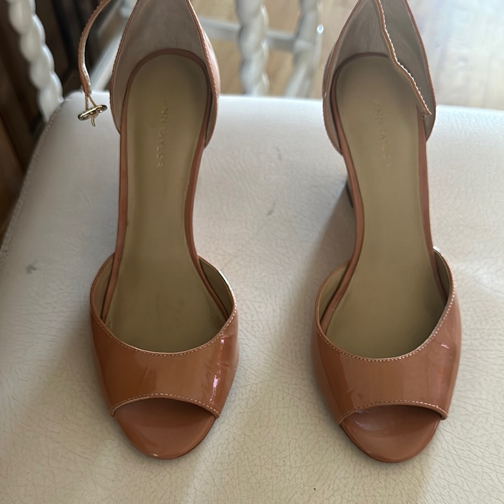 Ann Taylor Tan Heels Elegant Design